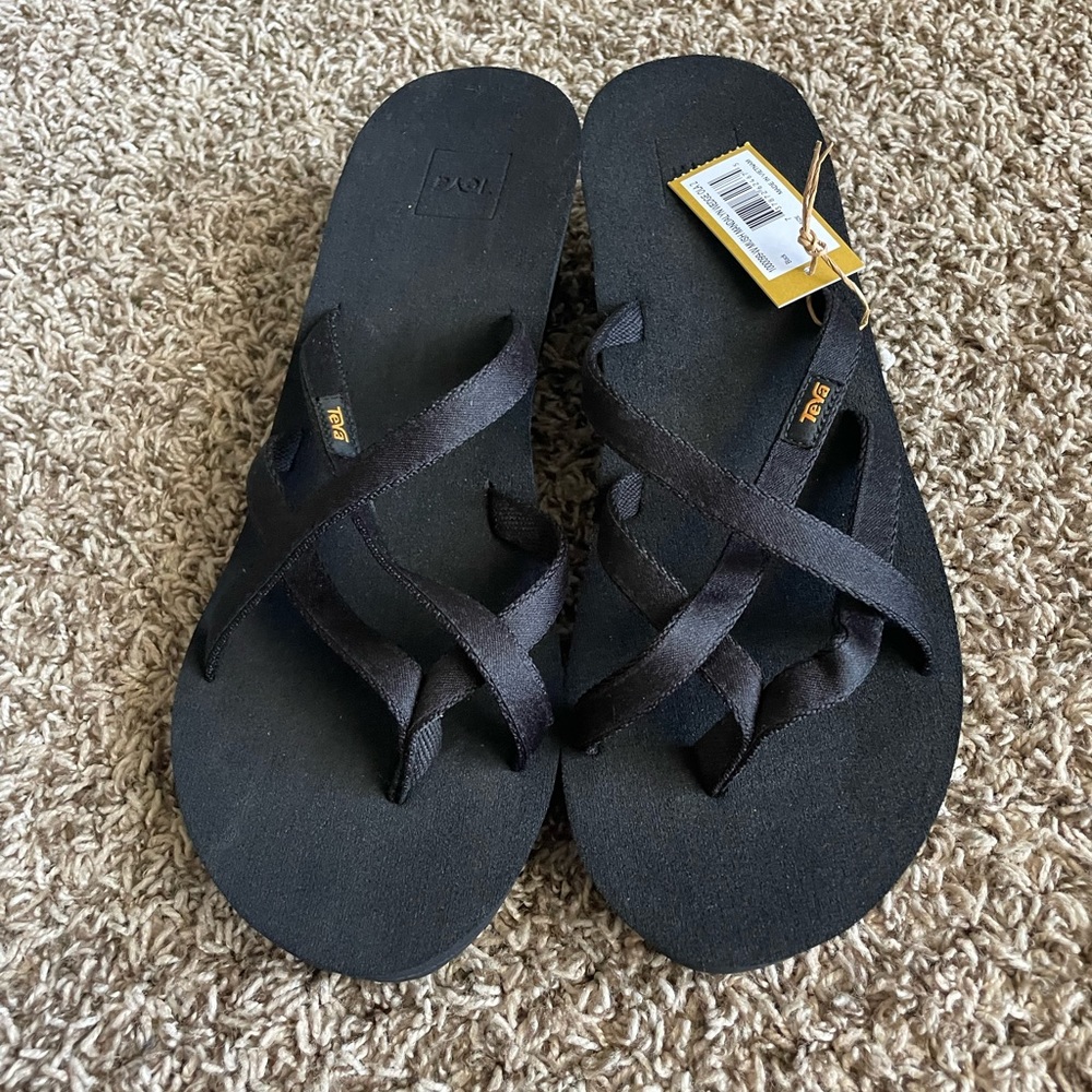 NWT Women’s  OLOWAHU Teva Sandals